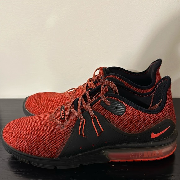 Nike Air Max - Picture 1 of 4